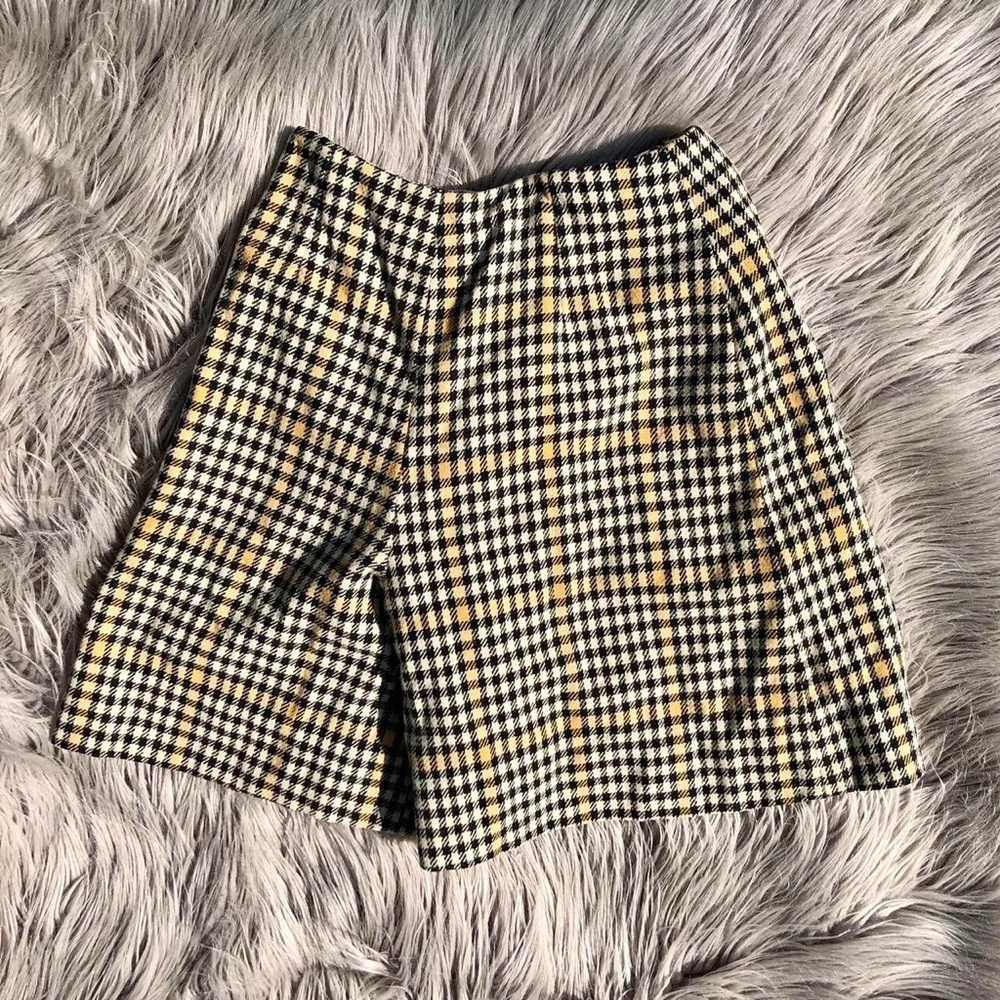 True Vintage Early 1960s Evan-Picone High-Waist Wool Skort with Buttons, Size 8 - Picture 6 of 8